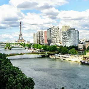 Luxe Eiffel Tower And Seine River Paris